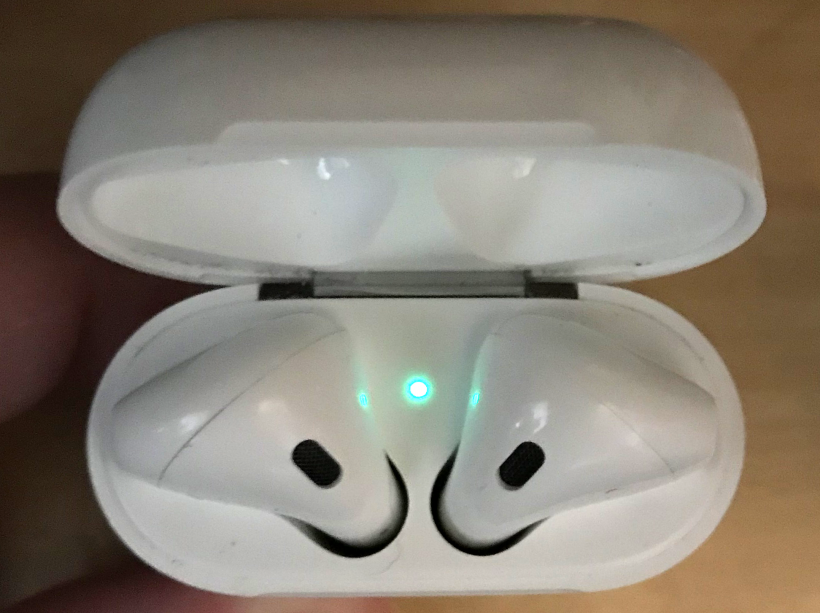 venstre Mount Bank kommando What does the light mean on the AirPods charging case? | The iPhone FAQ