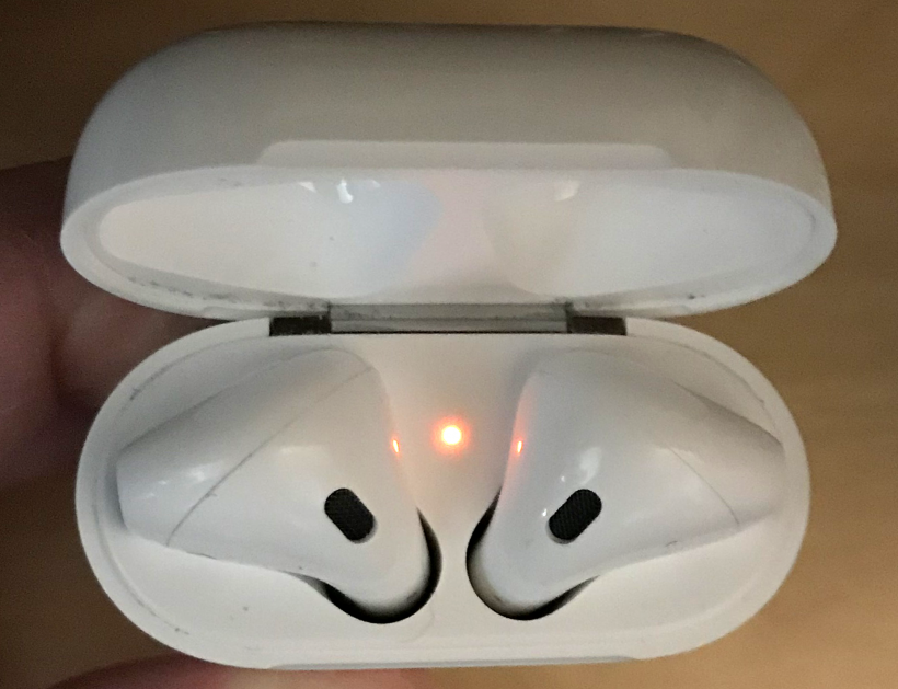 AirPods status light orange