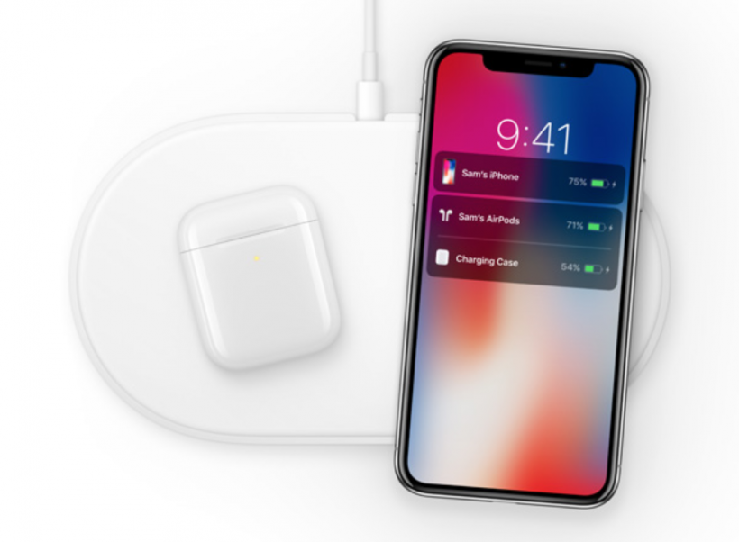 AirPods wireless charging case