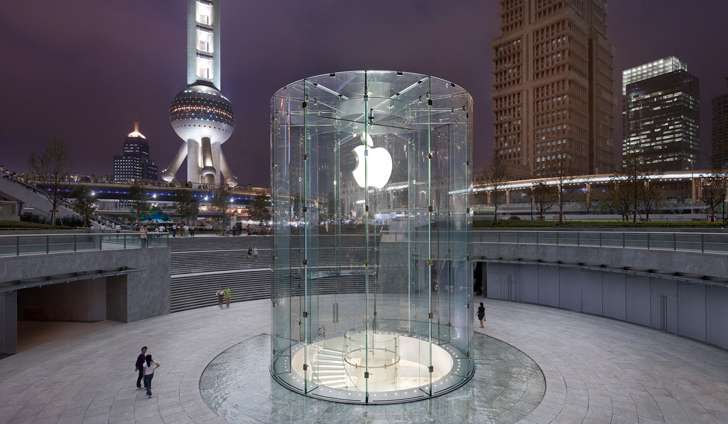 Apple store in Pudong, Shanghai.