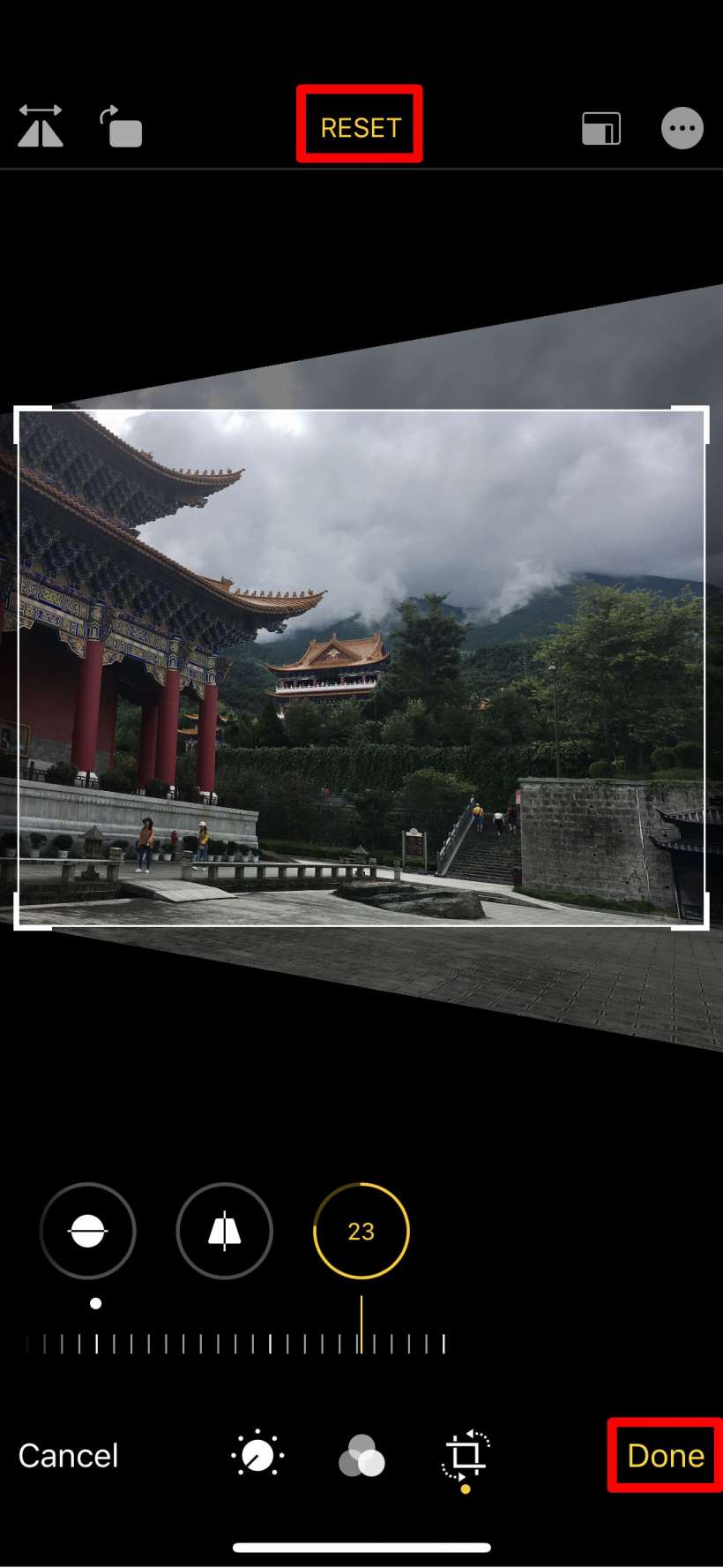 How to flip or reverse photos and adjust their horizontal and vertical perspective on iPhone and iPad. How to flip or reverse photos and adjust their horizontal and vertical perspective on iPhone and iPad.