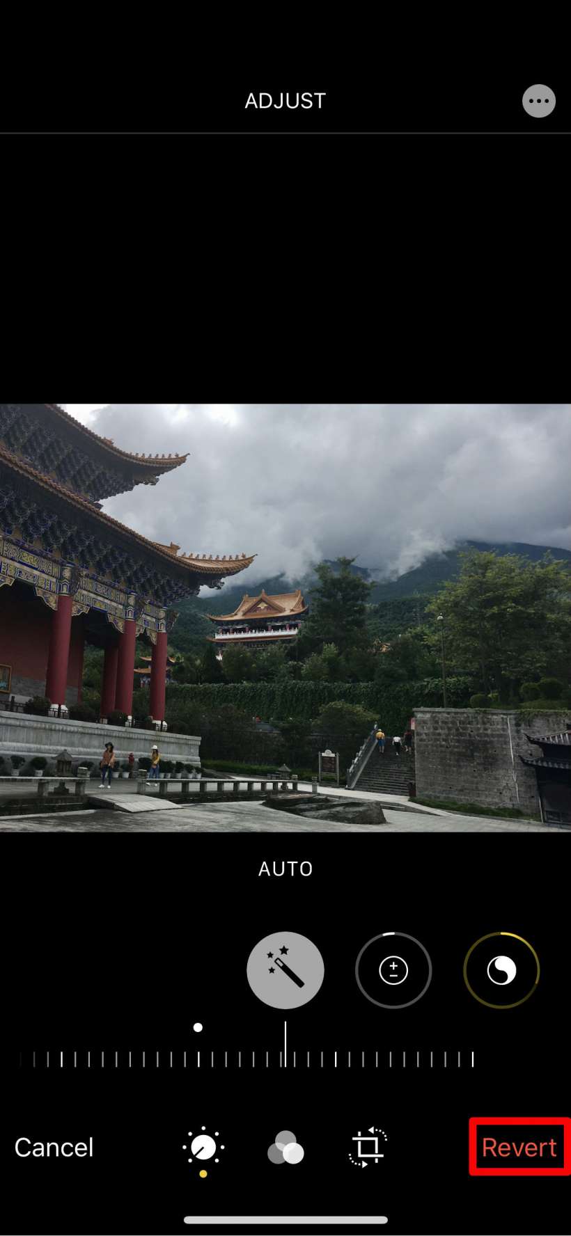 How to flip or reverse photos and adjust their horizontal and vertical perspective on iPhone and iPad. How to flip or reverse photos and adjust their horizontal and vertical perspective on iPhone and iPad.