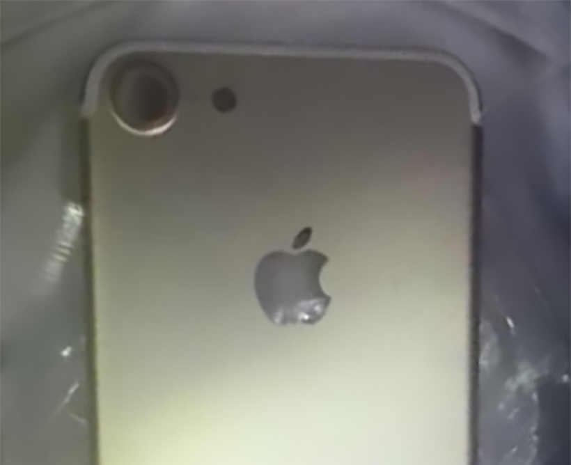 iPhone 7 larger camera opening iPhone 7 larger camera opening