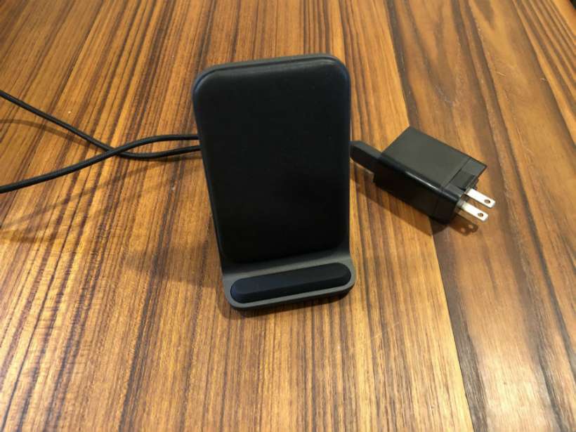 Review of Nomad Qi wireless charging Base Station Stand for iPhone and AirPods.