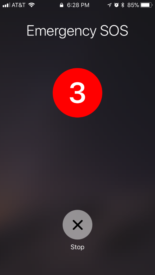 Что значит сос. Телефон с кнопкой SOS. Кнопка SOS на айфоне. Сигнал SOS телефоном. Экран телефона вызов SOS.