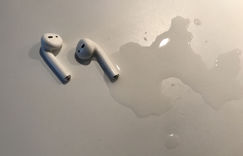 AirPods water