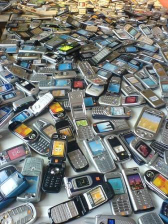 Businesses Turn Old Smartphones Into Cash, Go Green with HelloTotem hellototem business cell phone recyling