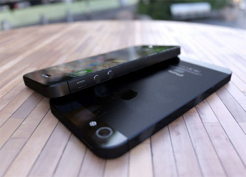 iPhone 5 render black